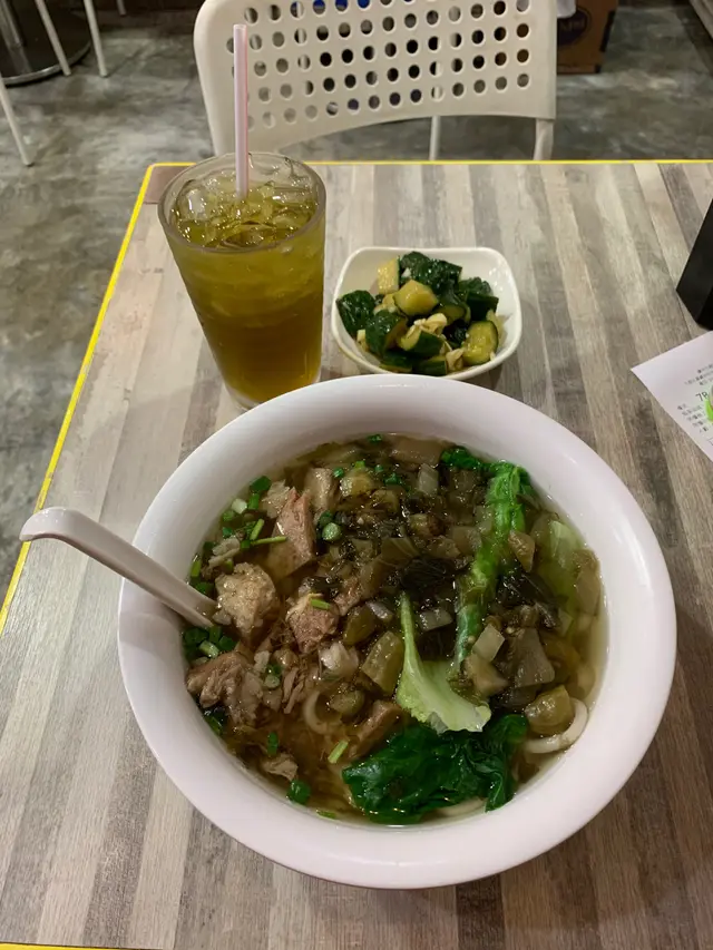 泡椒牛腩粗麵+涼拌青瓜+凍菜蜜
