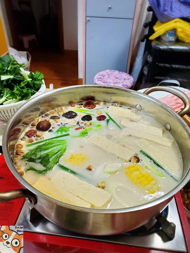 蜂巢豆腐白湯鍋 $129