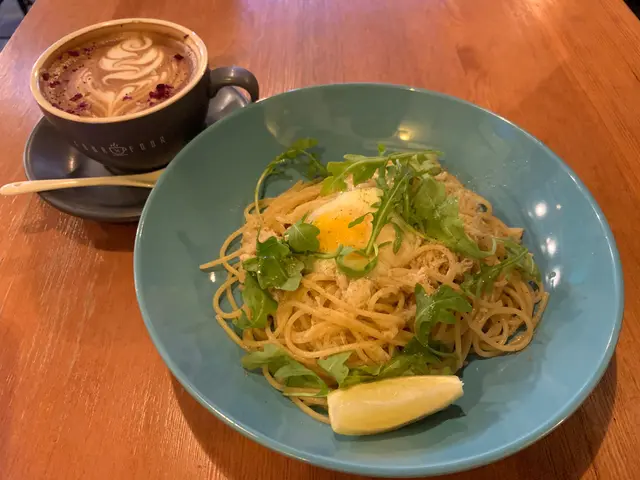 檸檬蟹肉意粉加溫泉蛋及Rose  latte