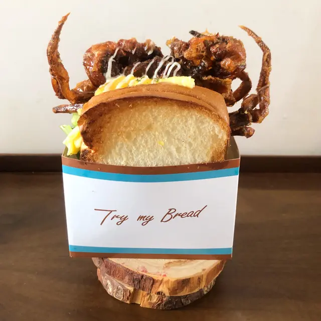 脆炸軟殼蟹滑蛋吐司