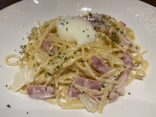 溫泉蛋卡邦尼意粉