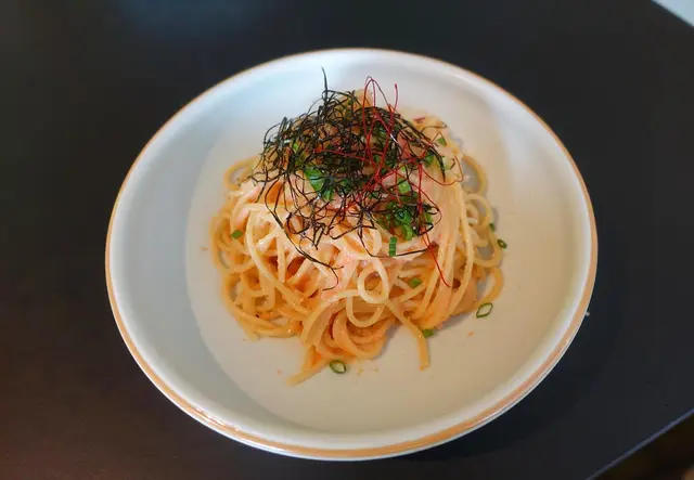 明太子忌廉意粉配烤烏魚籽