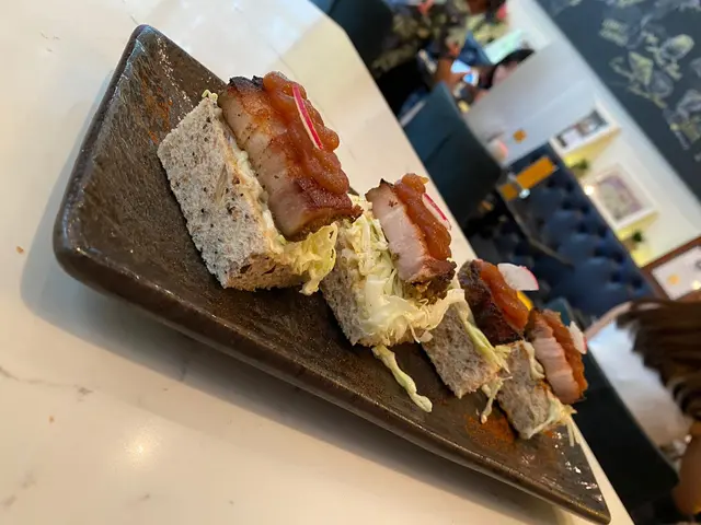 酒燉蘋果黑毛豬腩肉多士