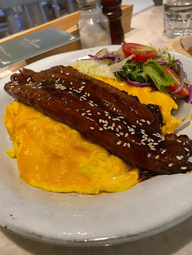 原條鰻魚滑蛋飯