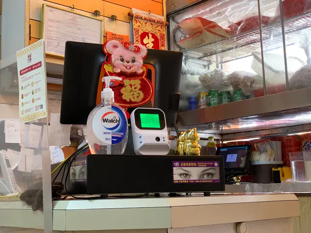 甫進門便有探熱器