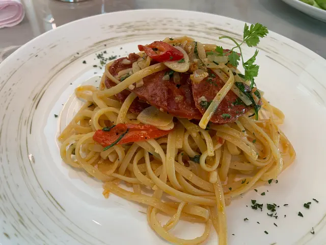 蒜片羅勒西班牙辣腸意粉