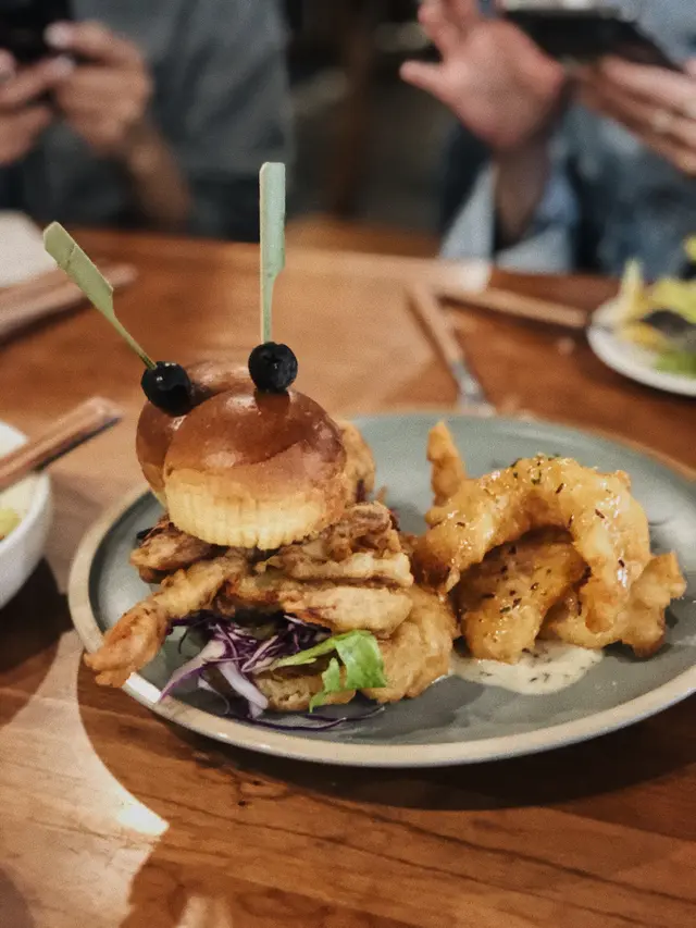 軟殼蟹小漢堡|炸魚與主廚汁