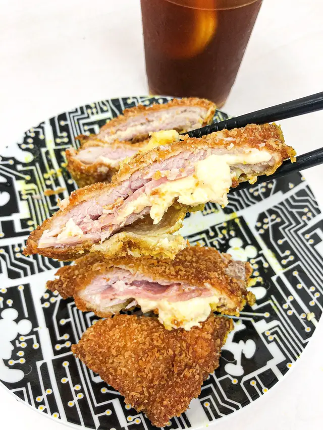 藍帶豬扒配咖喱汁