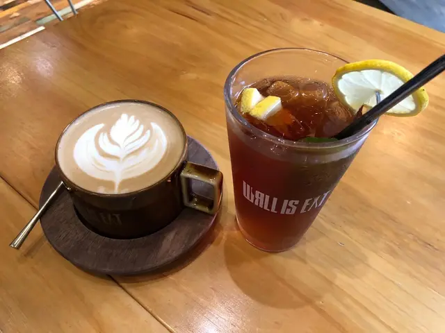榛子泡沫咖啡    蜜桃冰茶