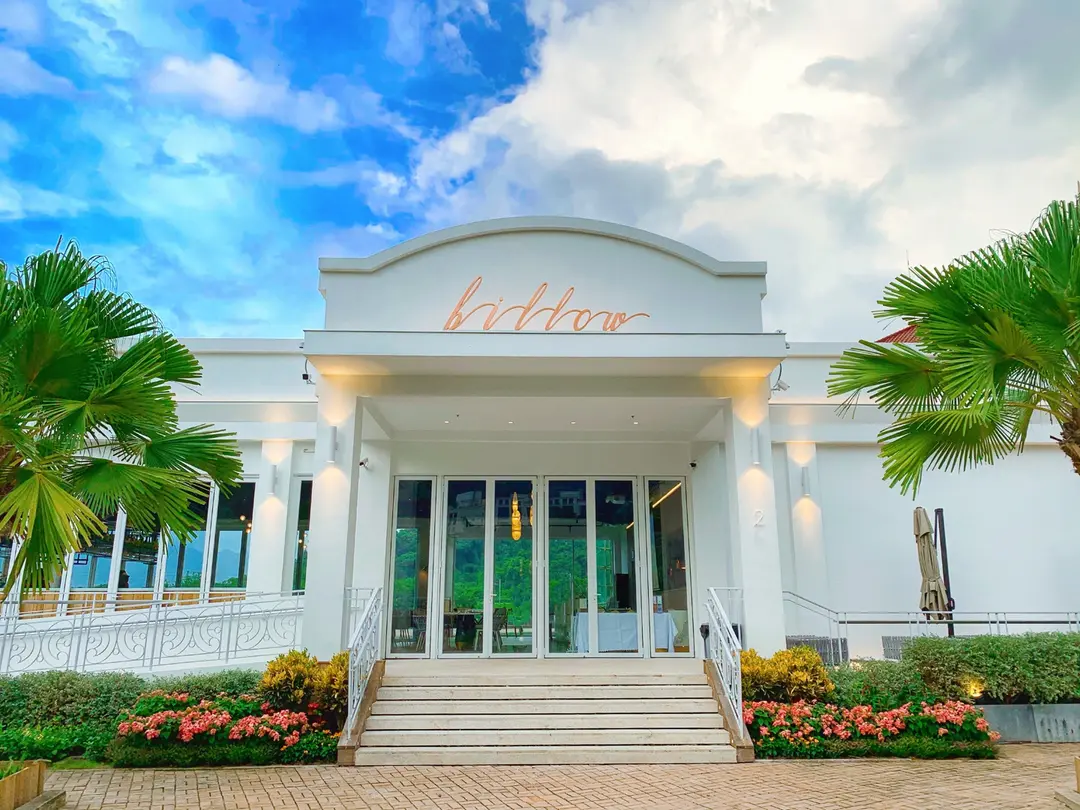 Billow Bar Seafood Bistro