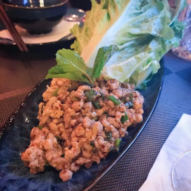 泰式香辣肉碎生菜包