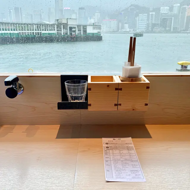 眾多分店之中，唯獨尖沙咀店有海景欣賞！