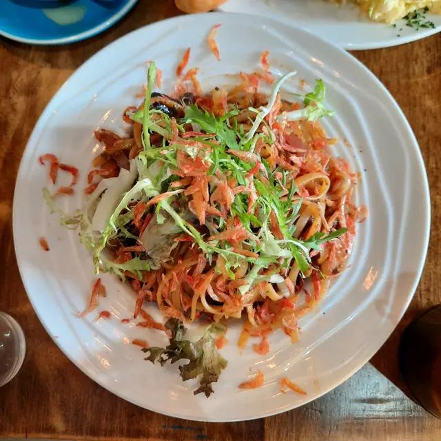 黑松露汁配蘑菇與櫻花蝦意粉