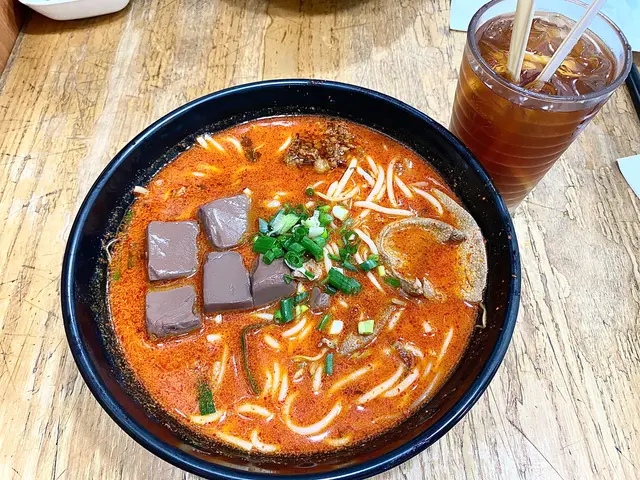 雲南麻辣米線  配豬紅  豬膶