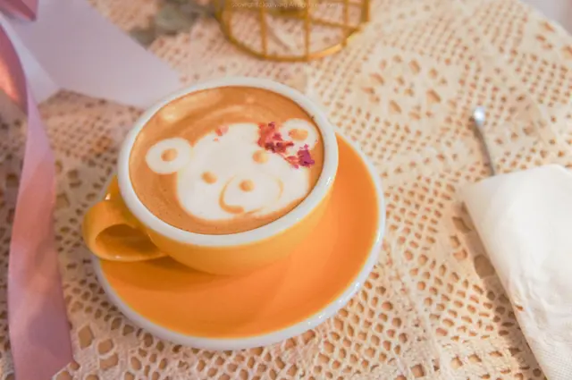 熱玫瑰鮮奶咖啡 