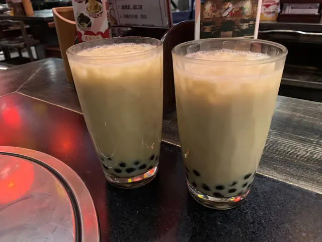 焙火鐵觀音珍珠奶茶(凍) 御翠烏龍珍珠奶茶(凍)