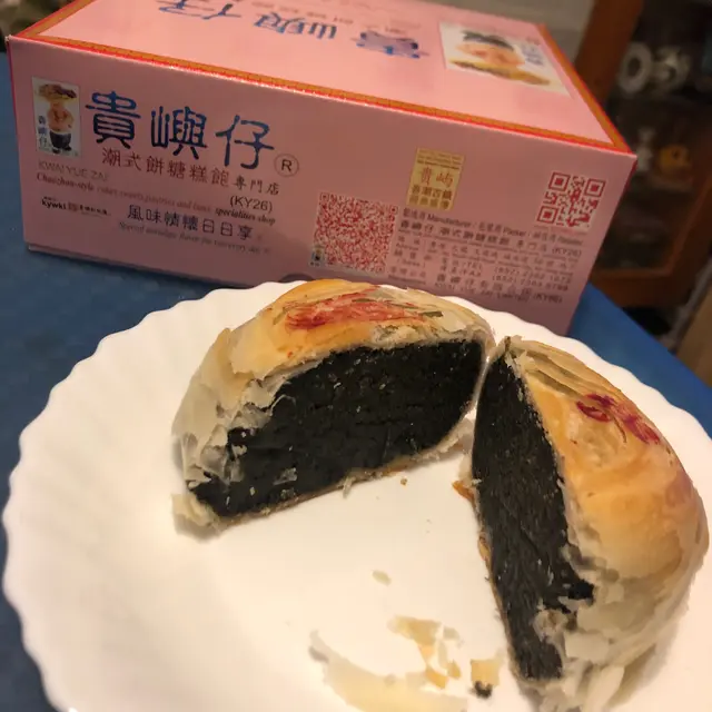 酥皮又脆又香,芝麻餡甜度適中有質感,有濃郁芝麻香,好似食緊芝麻糊咁