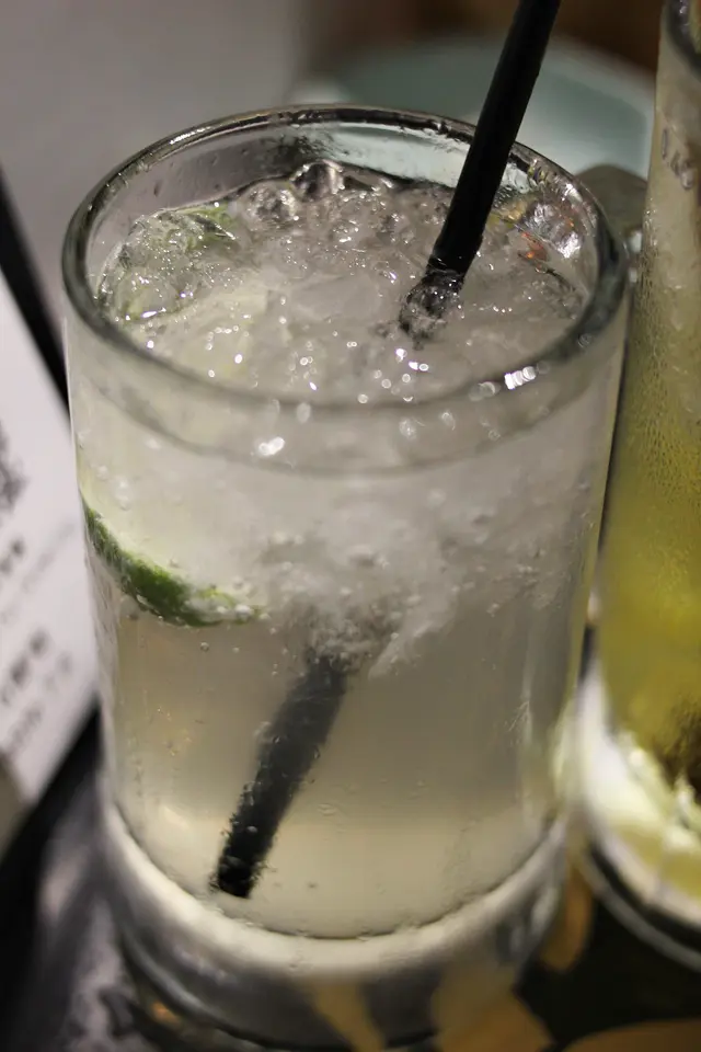 青檸SODA /鮮檸檬燒酒SODA $28 +58  
青檸SODA 抵飲,28蚊一大杯,食咁多咸味重味小吃,解油膩一流,易入口,提神爽快
