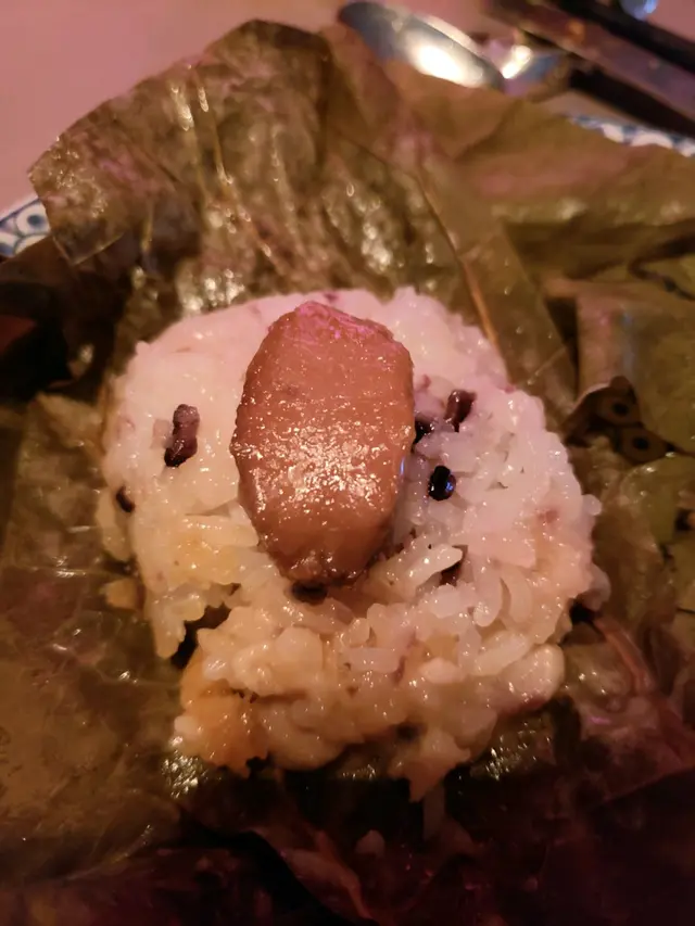 珍珠鮑魚糯米飯, 大家記住留肚，細食的我食到呢一刻已經好飽，令人驚喜，珍珠鮑魚嫩中帶彈牙😍 