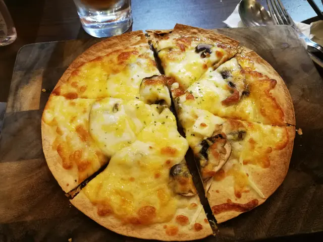 啡菇三重芝士pizza