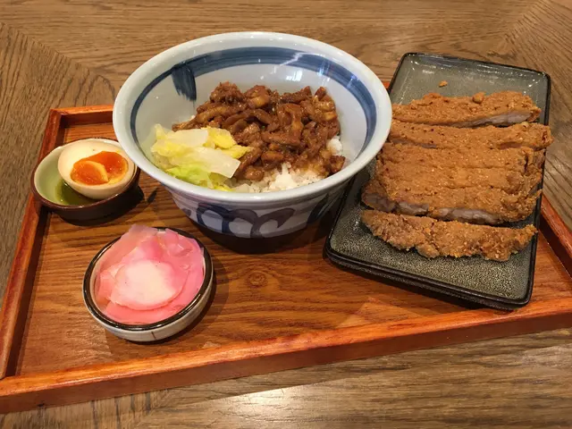 鹽酥豬扒滷肉台梗米飯