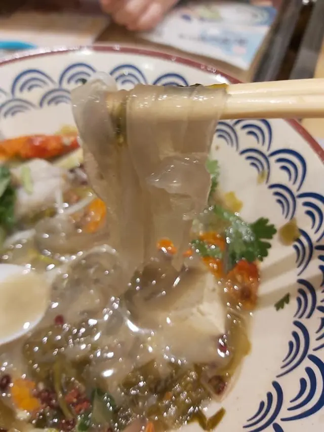 麻辣酸菜魚湯麵