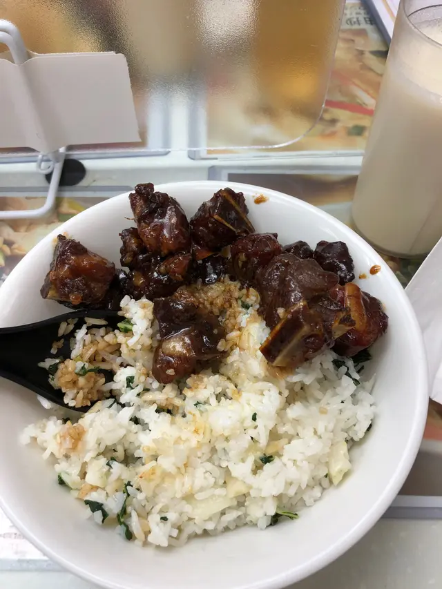 吃了幾口的菜飯