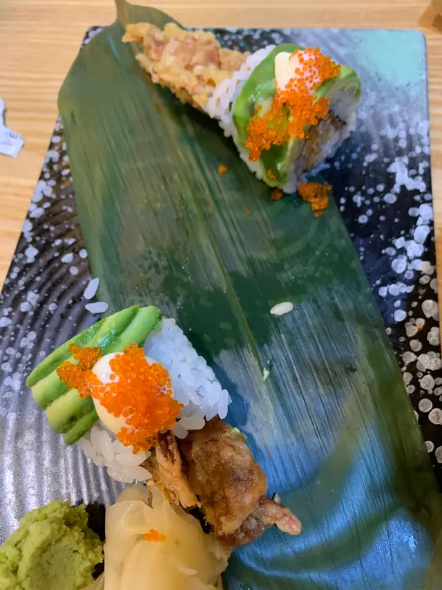 牛油果軟殼蟹卷