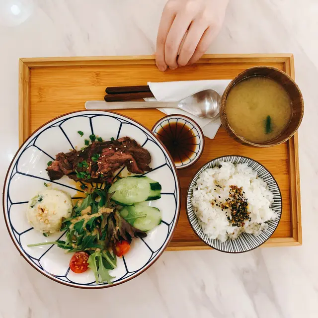 慢煮封門牛柳定食 