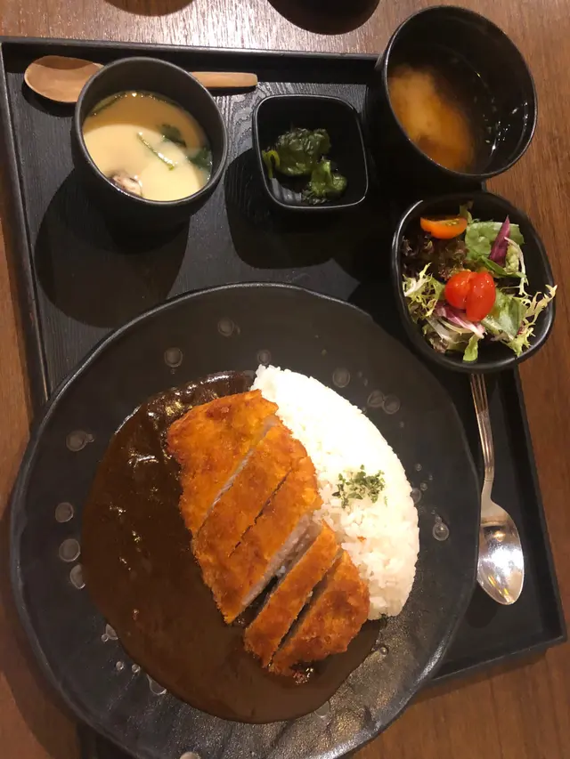 黑咖喱吉列豬扒定食