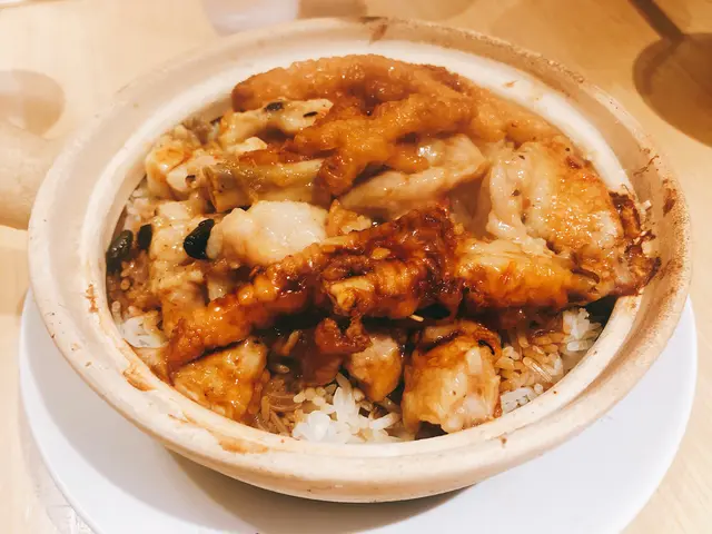 鳳爪排骨煲仔飯