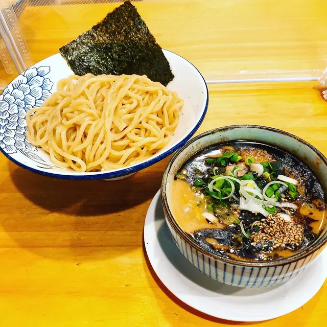 黑蒜油豚骨沾麵