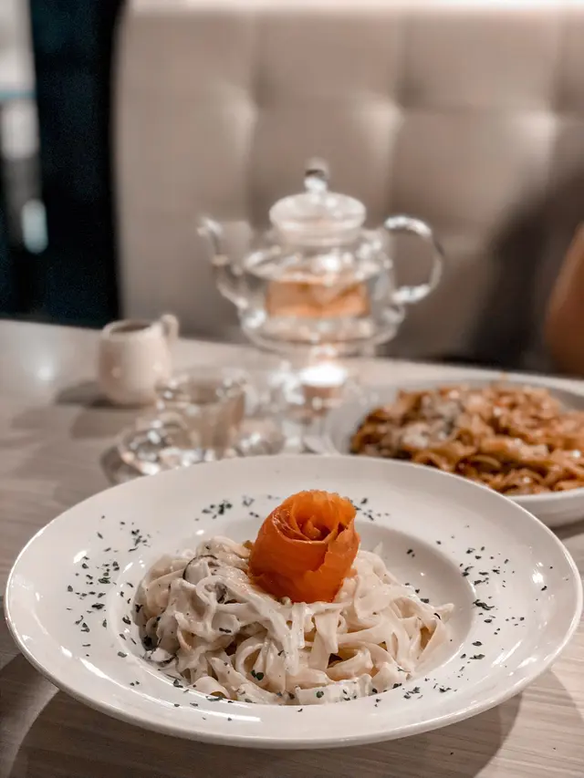 煙三文魚野菌忌廉燴闊條麵