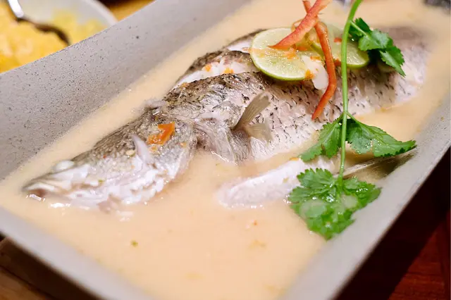 青檸辣椒明爐蒸銀雪魚