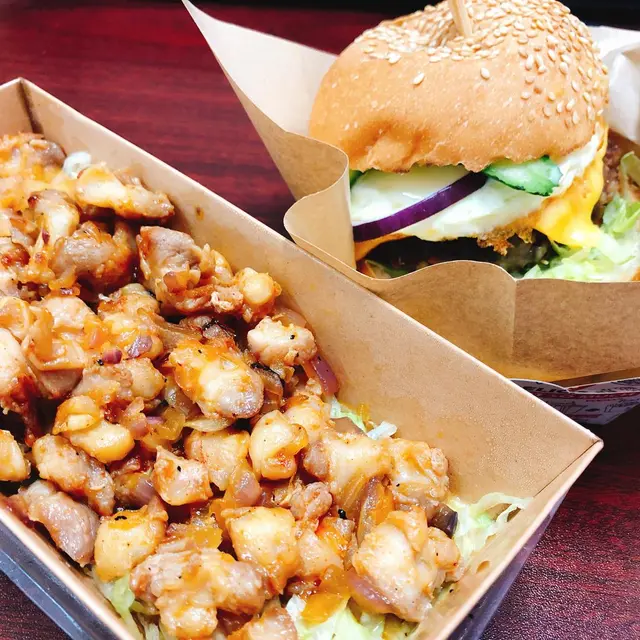 個雞軟骨會令到你咸到懷疑人生,食完可能會生腎石。佢有啲椰菜同洋蔥, 咸到最後成兜掉咗,我攞嚟送飯都搞唔掂