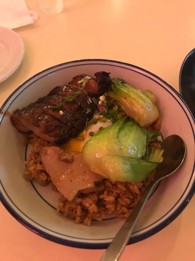 慢煮叉燒配溫泉蛋滷水鴨肝豬油撈飯