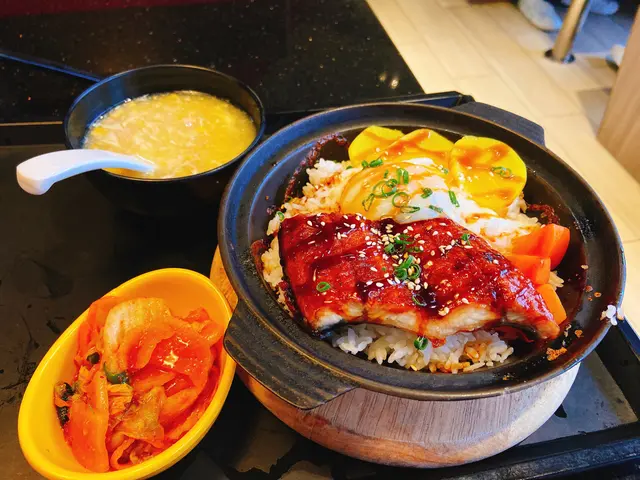 温泉蛋鰻魚鍋飯