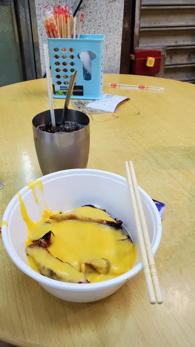 豬頸肉芝士撈公仔麵