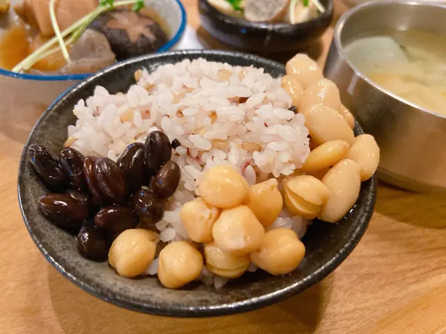 健康之選﹗眉豆同紅腰豆煮得啱啱好，唔會起渣，而且仲有少少嘅咸味調味，估唔到送飯食都唔錯😍，有營養得嚟又健康﹗