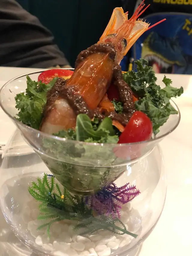 賣相精美  刺身紅虾新鮮  配埋沙律菜一齊食好fresh🥰