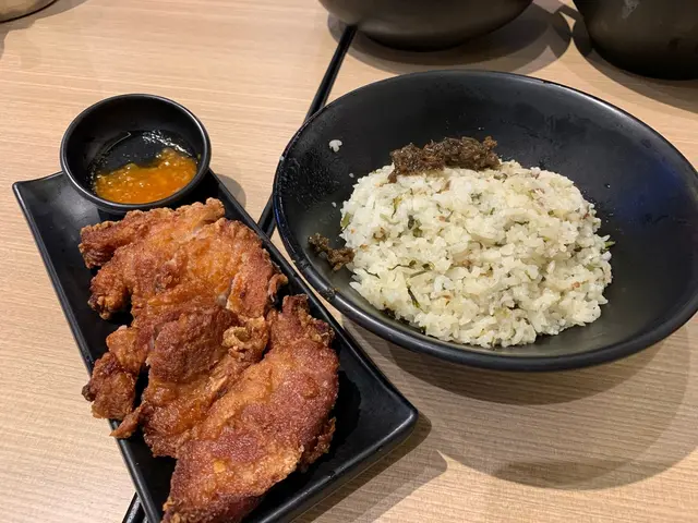 香酥排骨菜飯