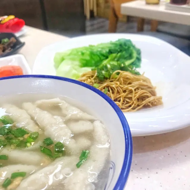 海魚魚肉撈蝦子麵
