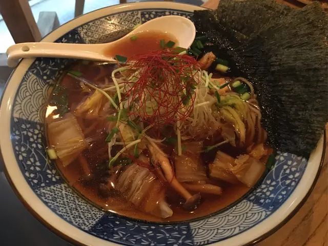 鯖魚湯香菇野菜海蝦拉麵