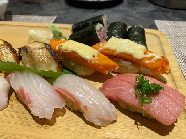 Sushi (蔥粒吞拿魚蓉小卷,蒲燒鰻魚,日本芝士蟹棒,劍魚腩,立魚,藍鰭拖羅)