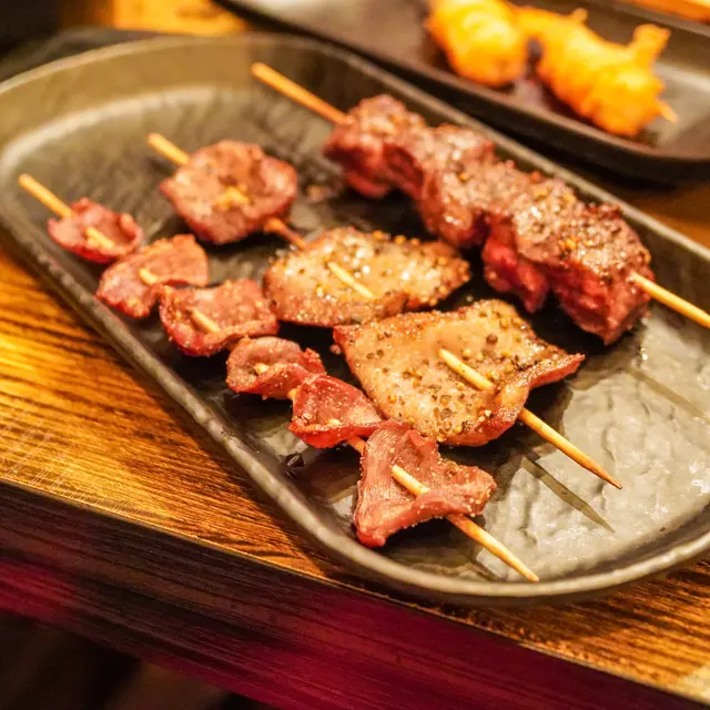 鹽燒牛肋條、鹽燒厚牛舌、串燒雞腎