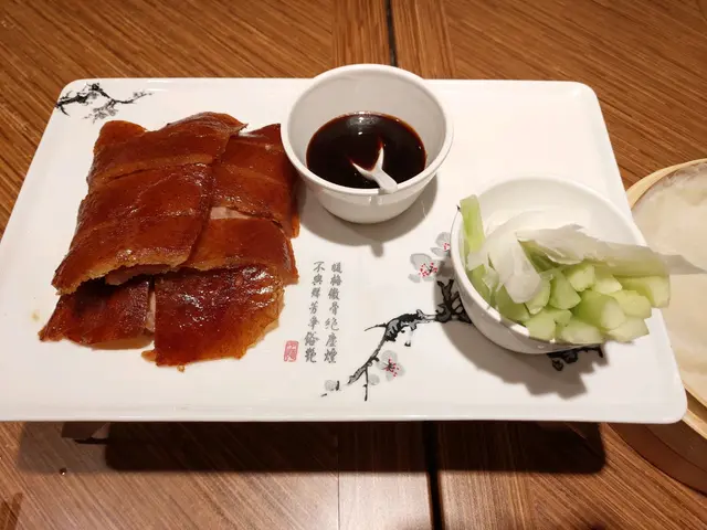 鴨皮脆不太多脂肪,底下仲有數件厚鴨肉,鴨皮&肉都好大件