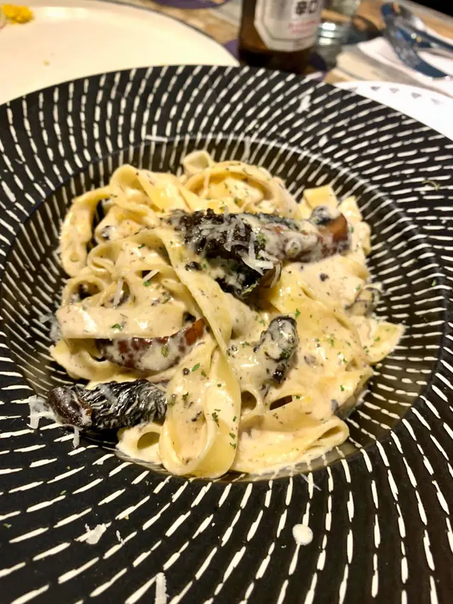 白松露野菌忌廉寬條麵