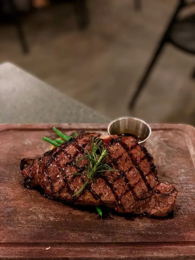 炭燒安格斯西冷牛扒