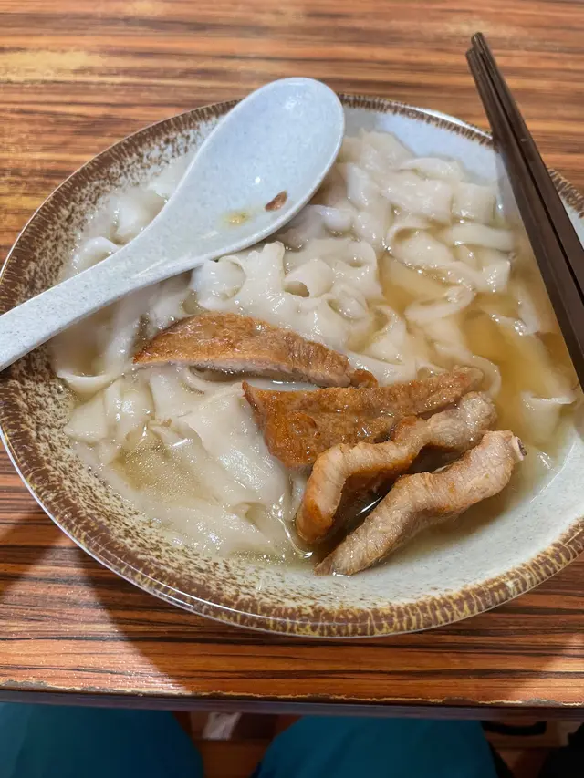 手撕雞豬扒刀削麵