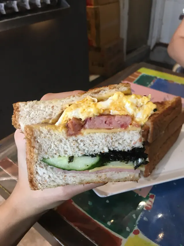 但其實超級厚 個口細啲都冇可能一啖咬曬咁多層🙈